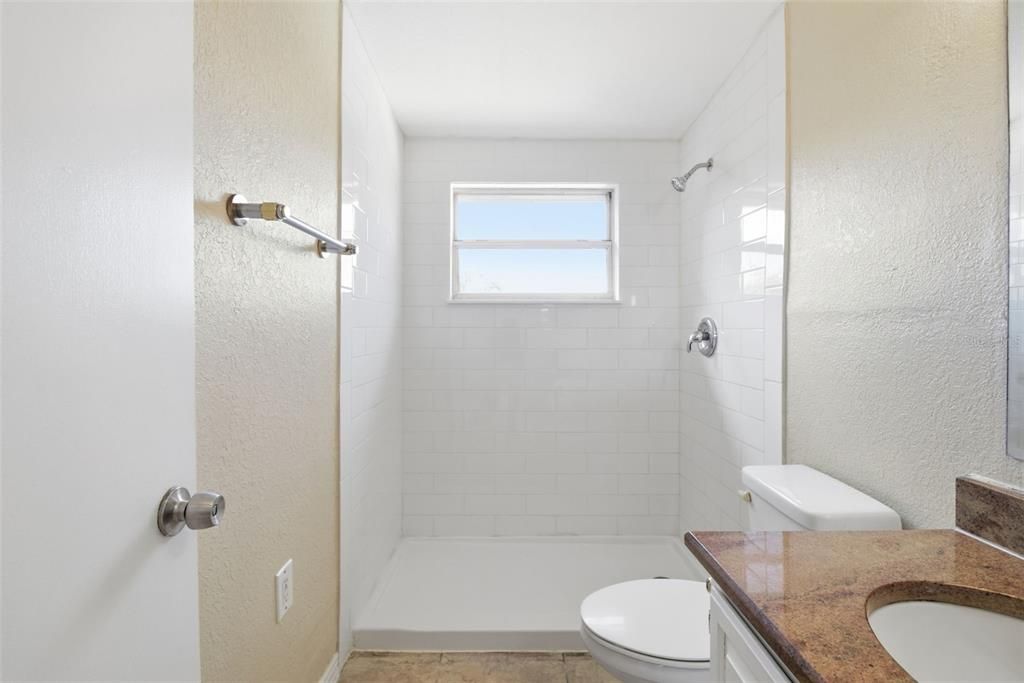 Activo con contrato: $274,900 (2 camas, 1 baños, 925 Pies cuadrados)
