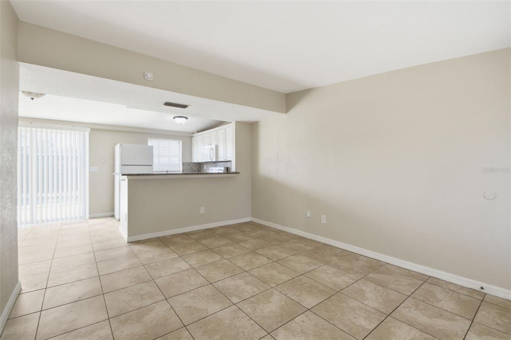 Activo con contrato: $274,900 (2 camas, 1 baños, 925 Pies cuadrados)