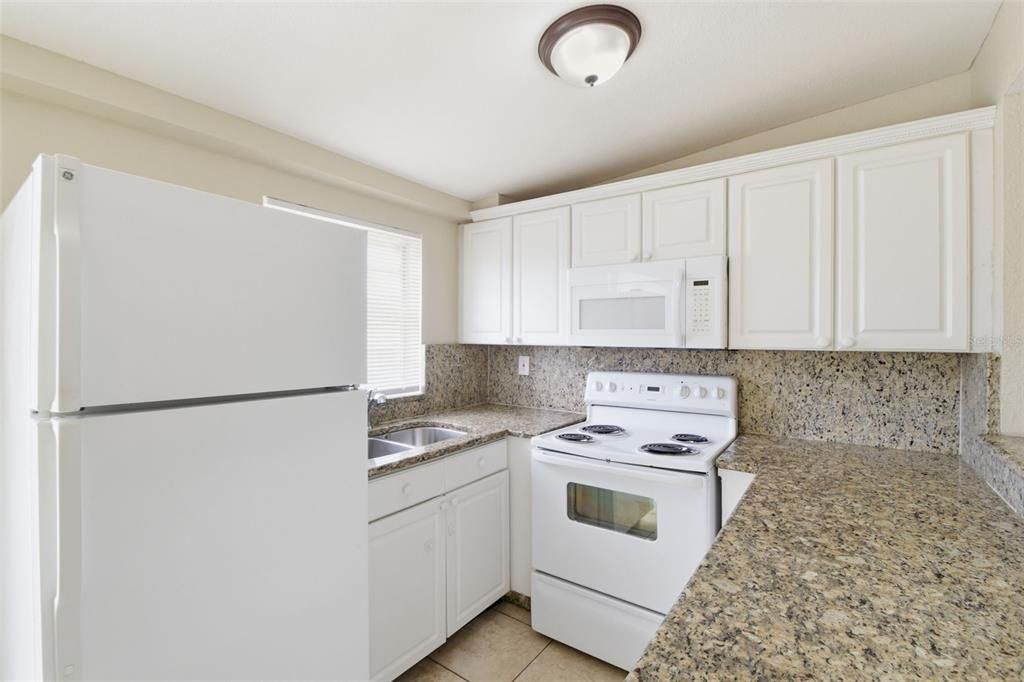 Activo con contrato: $274,900 (2 camas, 1 baños, 925 Pies cuadrados)