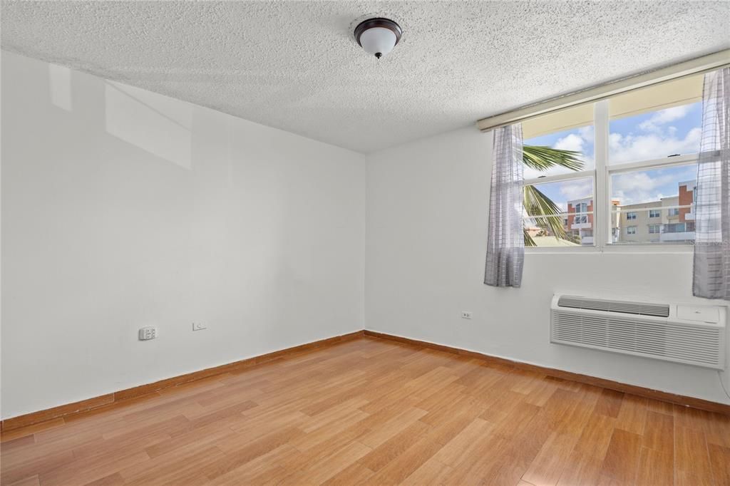 В аренду: $2,000 (3 спален, 2 ванн, 1288 Квадратных фут)