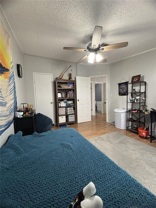 Active With Contract: $174,900 (3 beds, 2 baths, 1141 Square Feet)