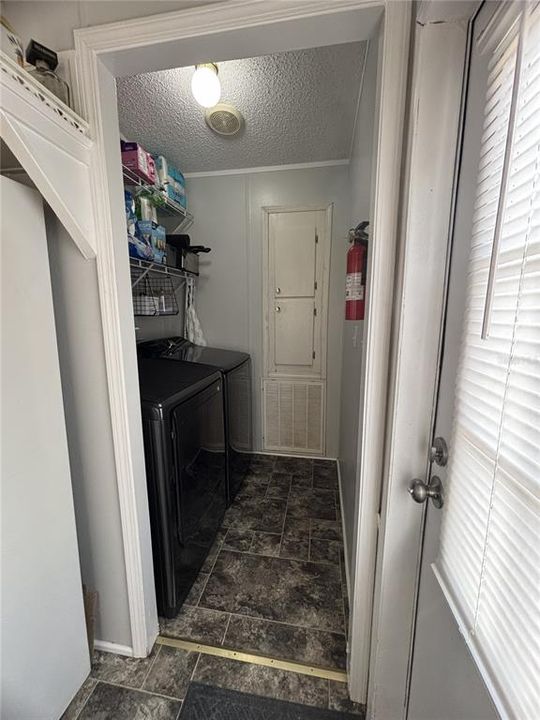 Active With Contract: $174,900 (3 beds, 2 baths, 1141 Square Feet)