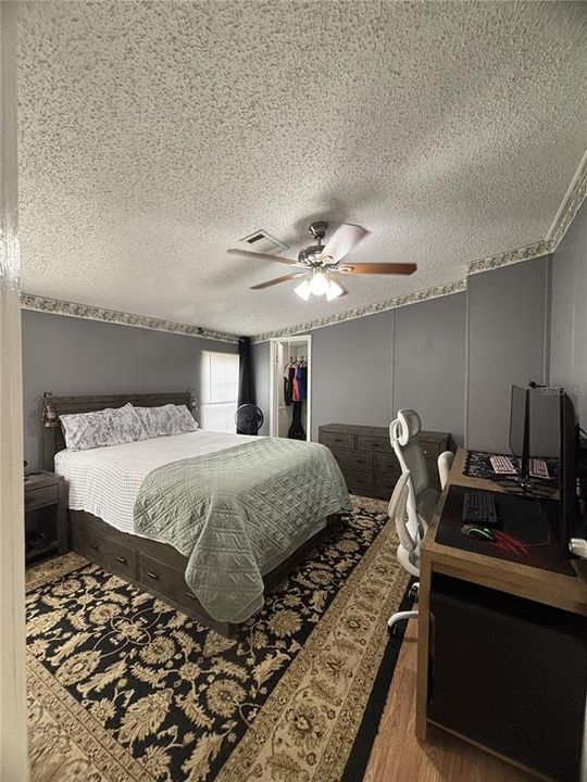 Active With Contract: $174,900 (3 beds, 2 baths, 1141 Square Feet)
