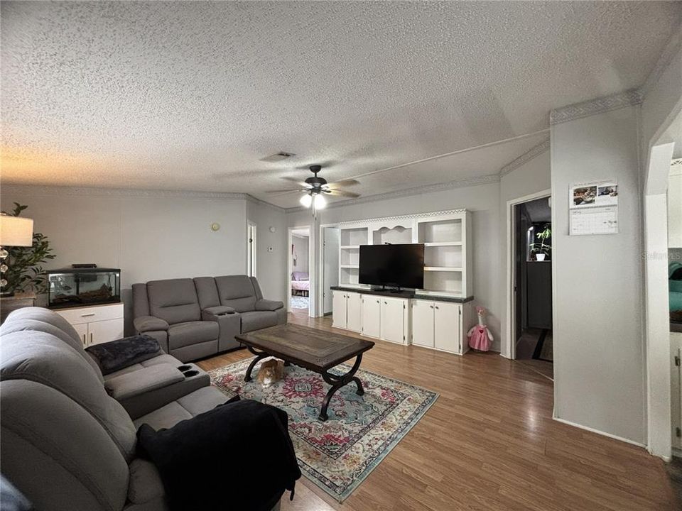 Active With Contract: $174,900 (3 beds, 2 baths, 1141 Square Feet)
