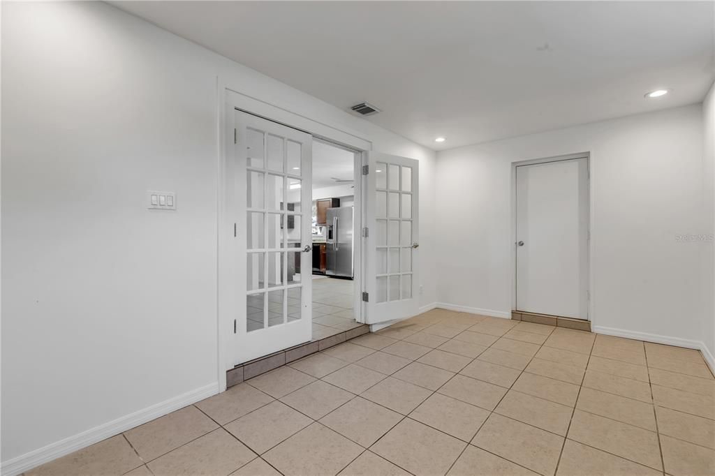 На продажу: $249,000 (3 спален, 1 ванн, 1176 Квадратных фут)