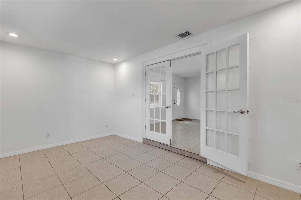 На продажу: $249,000 (3 спален, 1 ванн, 1176 Квадратных фут)