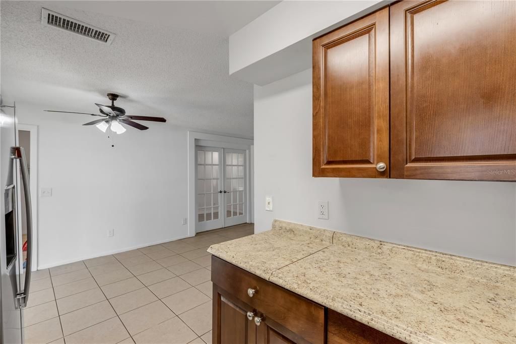 На продажу: $249,000 (3 спален, 1 ванн, 1176 Квадратных фут)