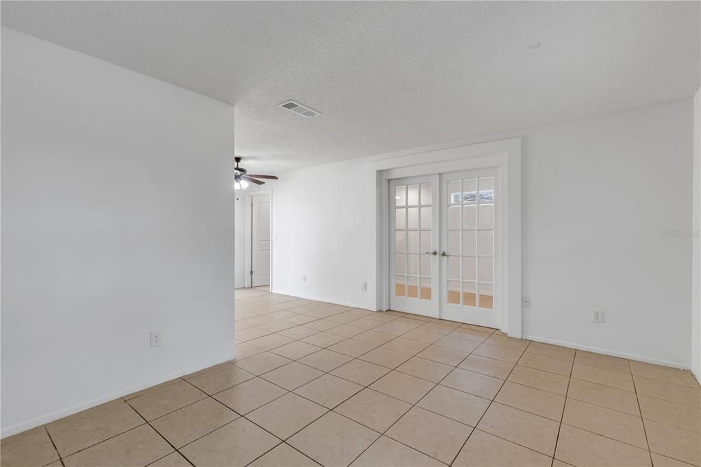 На продажу: $249,000 (3 спален, 1 ванн, 1176 Квадратных фут)