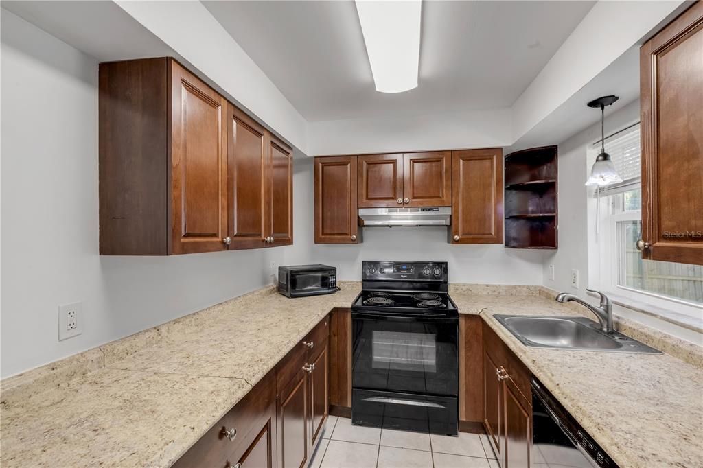 На продажу: $249,000 (3 спален, 1 ванн, 1176 Квадратных фут)