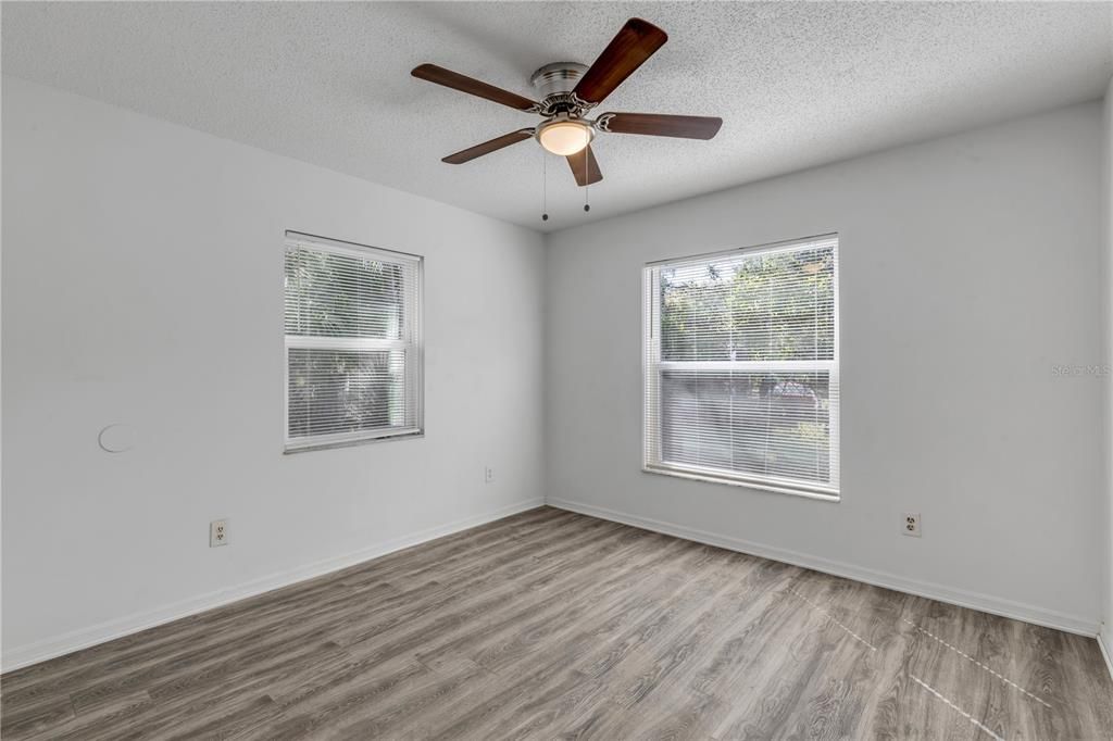 На продажу: $249,000 (3 спален, 1 ванн, 1176 Квадратных фут)