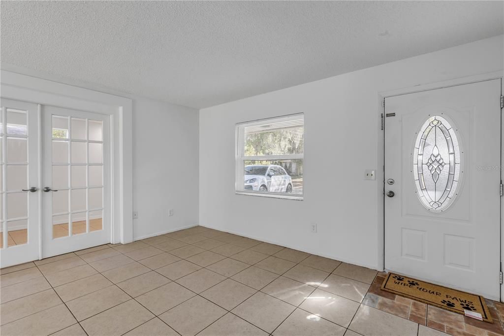 На продажу: $249,000 (3 спален, 1 ванн, 1176 Квадратных фут)