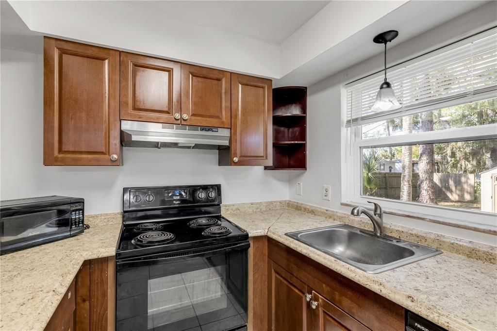 На продажу: $249,000 (3 спален, 1 ванн, 1176 Квадратных фут)