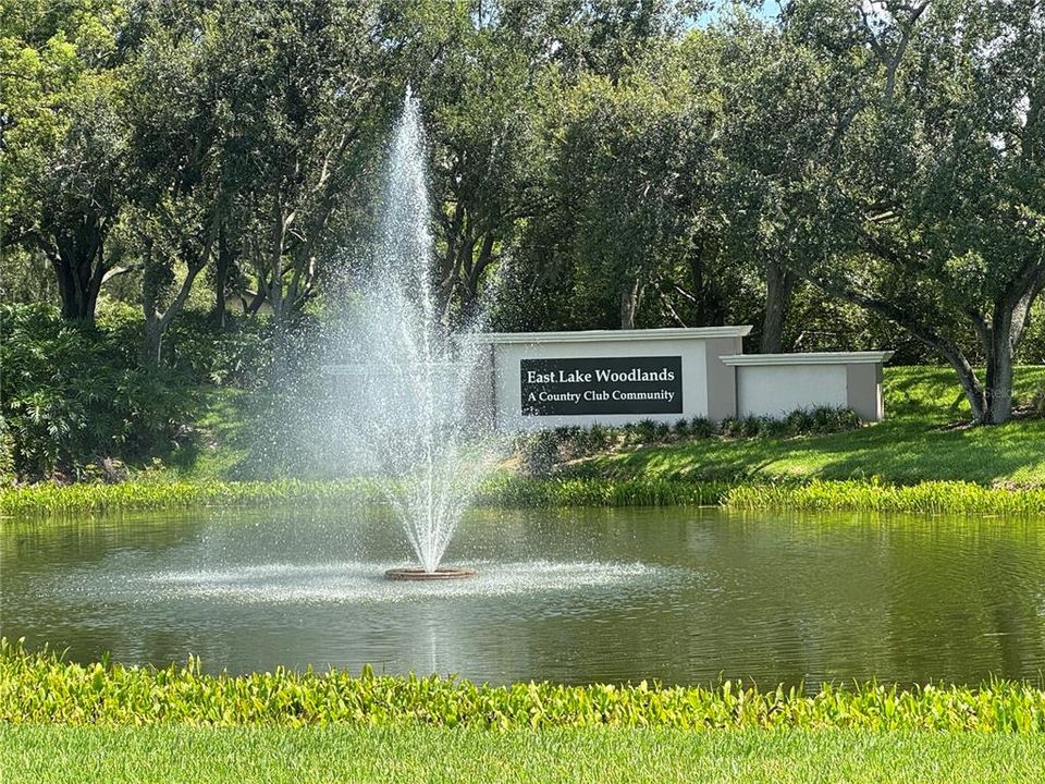 For Sale: $180,000 (2 beds, 2 baths, 879 Square Feet)