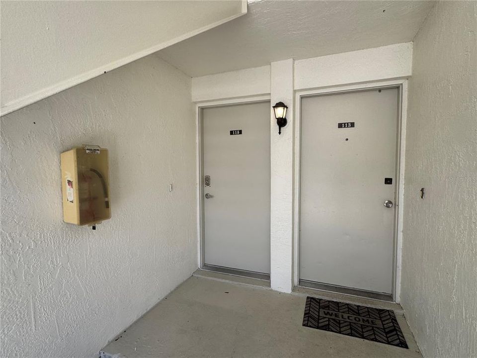 For Sale: $180,000 (2 beds, 2 baths, 879 Square Feet)