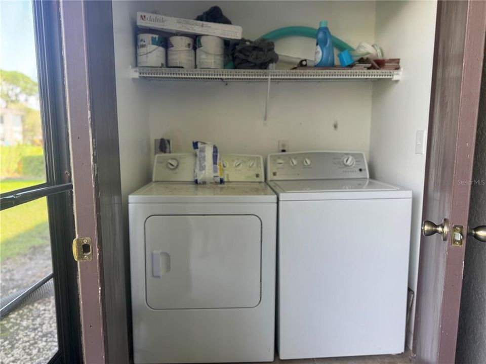 For Sale: $180,000 (2 beds, 2 baths, 879 Square Feet)