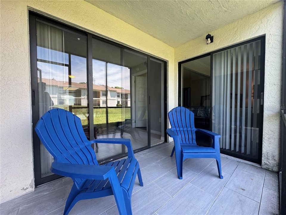 For Sale: $180,000 (2 beds, 2 baths, 879 Square Feet)