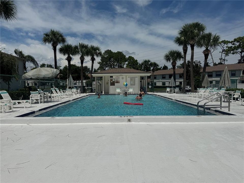 For Sale: $180,000 (2 beds, 2 baths, 879 Square Feet)