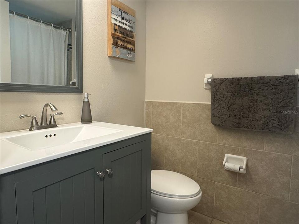 For Sale: $180,000 (2 beds, 2 baths, 879 Square Feet)