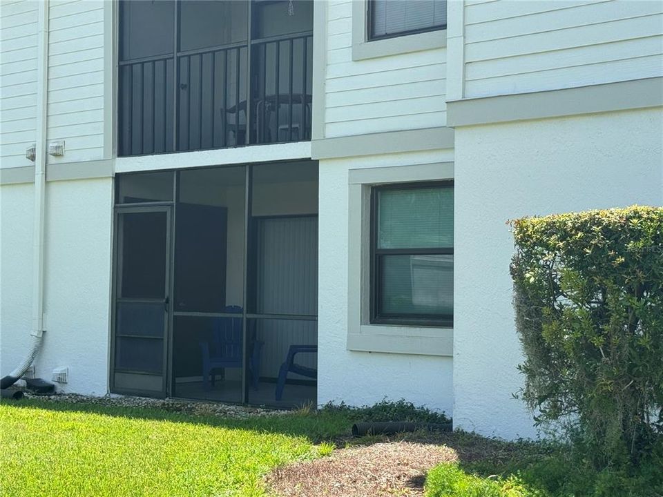 For Sale: $180,000 (2 beds, 2 baths, 879 Square Feet)