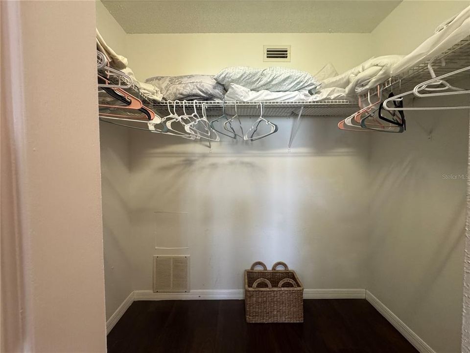 For Sale: $180,000 (2 beds, 2 baths, 879 Square Feet)