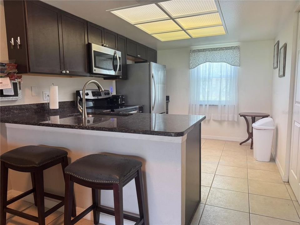 For Sale: $180,000 (2 beds, 2 baths, 879 Square Feet)