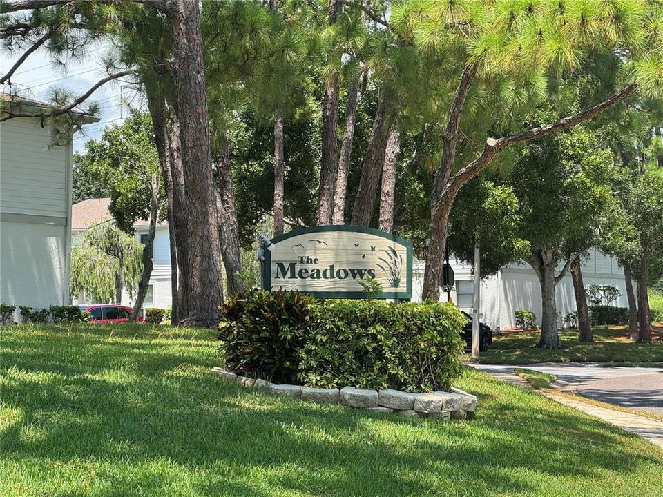 For Sale: $180,000 (2 beds, 2 baths, 879 Square Feet)