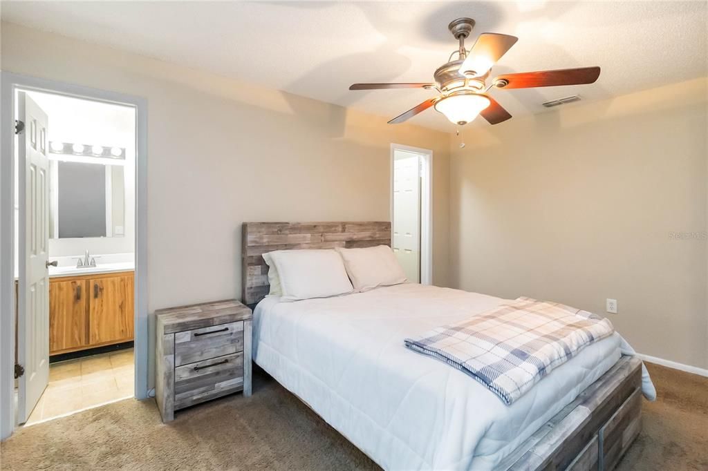 For Sale: $264,900 (3 beds, 2 baths, 1126 Square Feet)