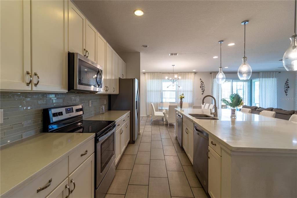 For Sale: $1,550,000 (14 beds, 11 baths, 6404 Square Feet)