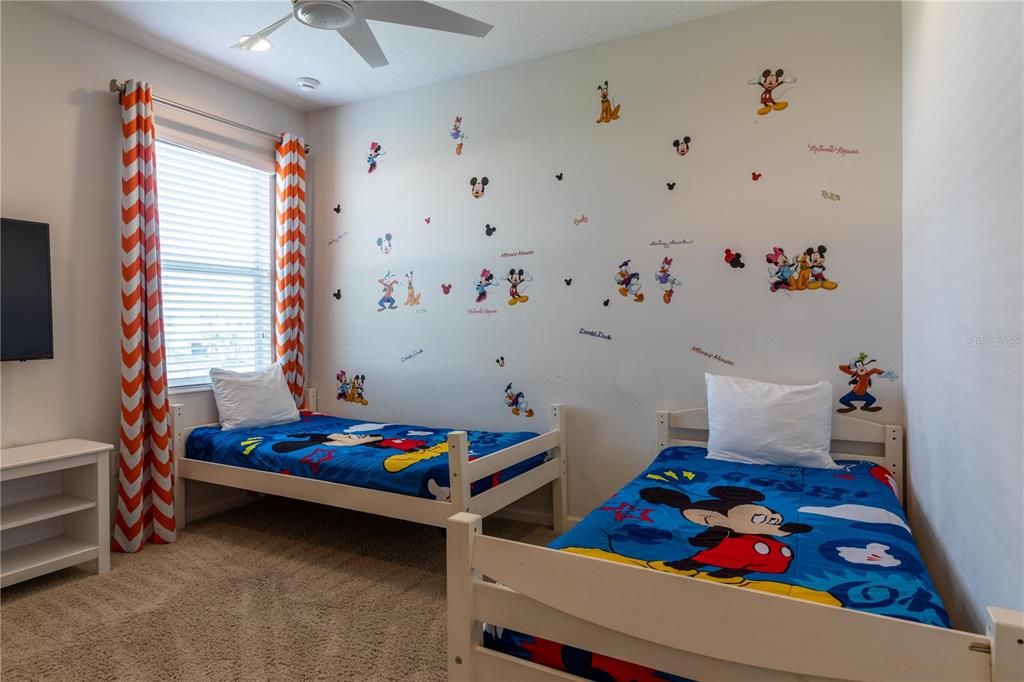 For Sale: $1,550,000 (14 beds, 11 baths, 6404 Square Feet)