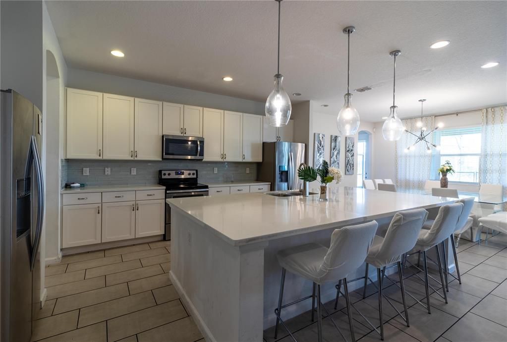 For Sale: $1,550,000 (14 beds, 11 baths, 6404 Square Feet)