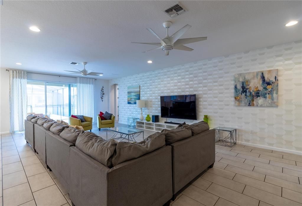 For Sale: $1,550,000 (14 beds, 11 baths, 6404 Square Feet)