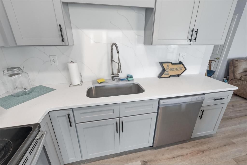 Activo con contrato: $320,000 (1 camas, 1 baños, 650 Pies cuadrados)