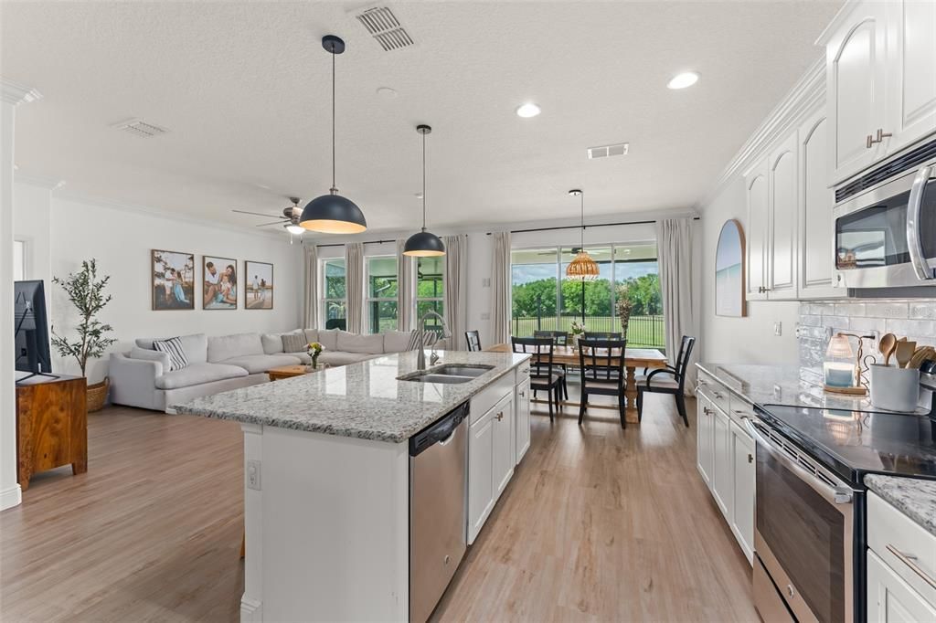 На продажу: $539,999 (4 спален, 3 ванн, 2884 Квадратных фут)