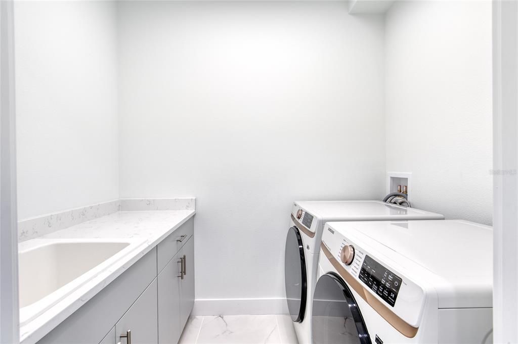 En Venta: $948,000 (4 camas, 3 baños, 2864 Pies cuadrados)