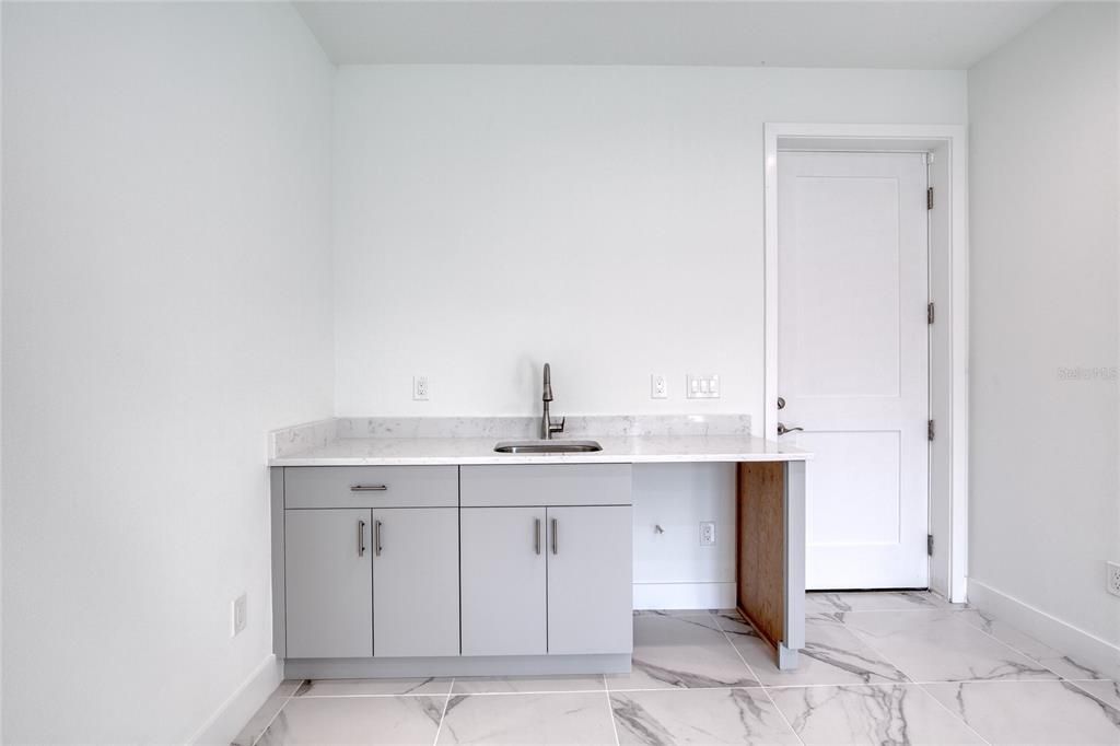 En Venta: $948,000 (4 camas, 3 baños, 2864 Pies cuadrados)