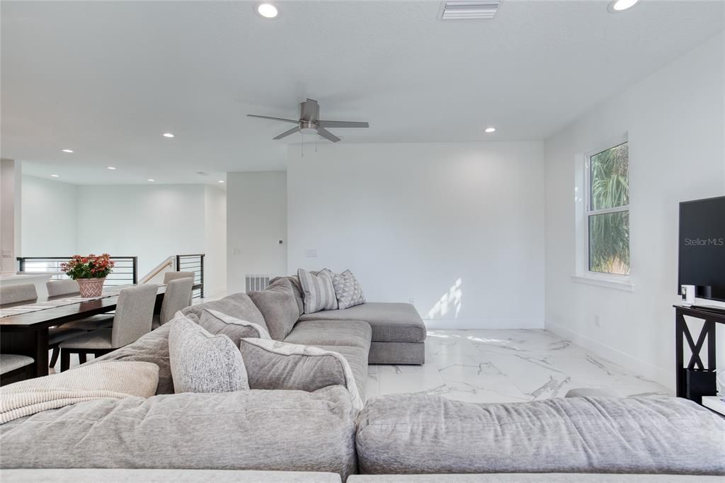 En Venta: $948,000 (4 camas, 3 baños, 2864 Pies cuadrados)