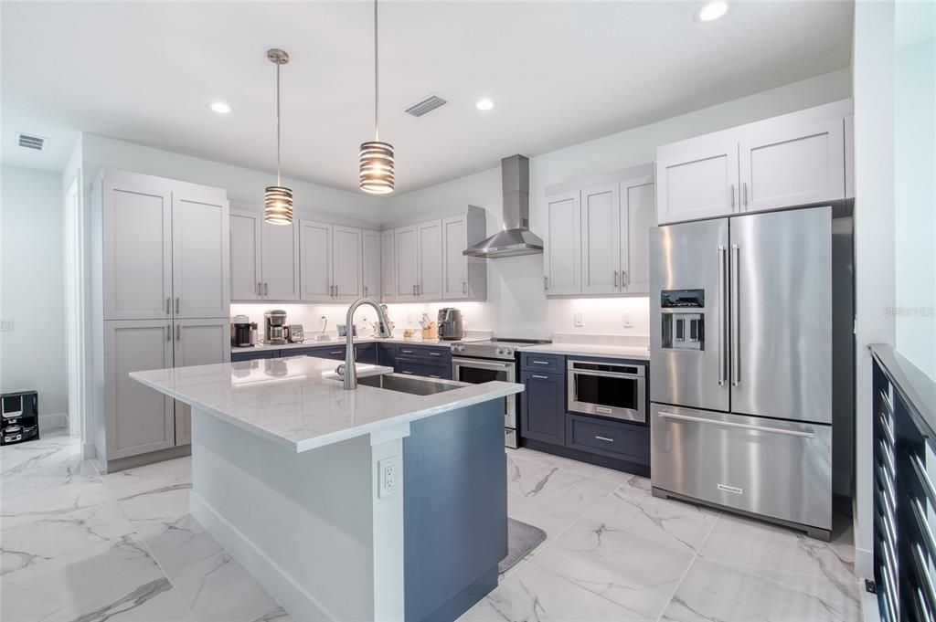 En Venta: $948,000 (4 camas, 3 baños, 2864 Pies cuadrados)