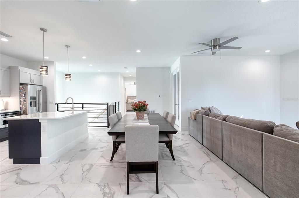 En Venta: $948,000 (4 camas, 3 baños, 2864 Pies cuadrados)
