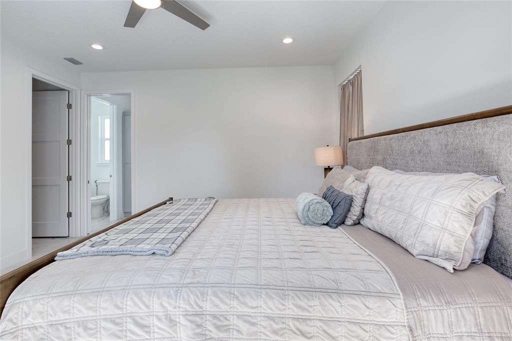 En Venta: $948,000 (4 camas, 3 baños, 2864 Pies cuadrados)