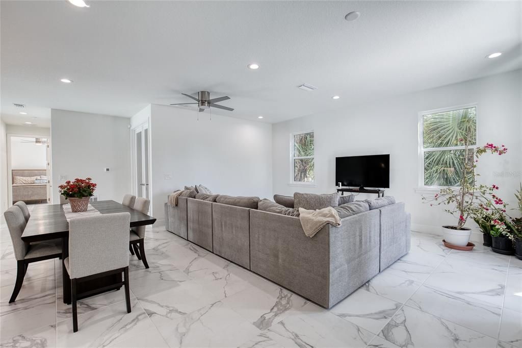 En Venta: $948,000 (4 camas, 3 baños, 2864 Pies cuadrados)