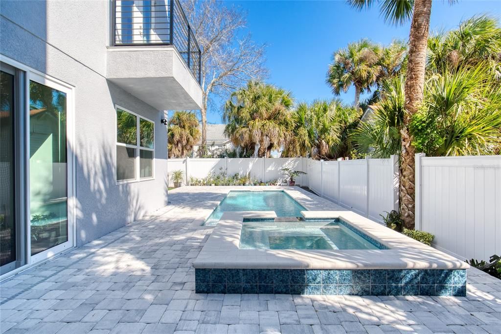 En Venta: $948,000 (4 camas, 3 baños, 2864 Pies cuadrados)