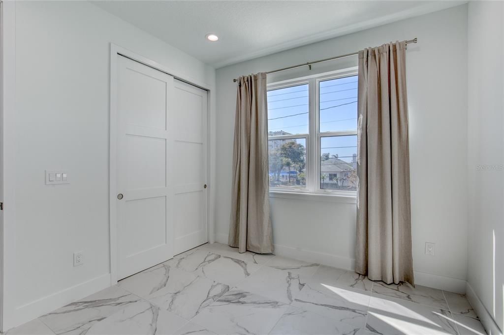 En Venta: $948,000 (4 camas, 3 baños, 2864 Pies cuadrados)