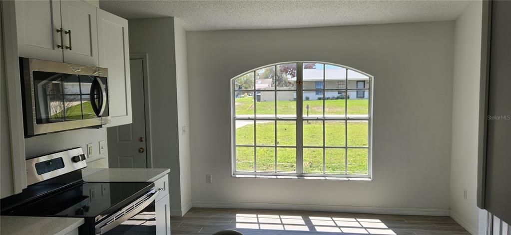 For Sale: $287,000 (4 beds, 2 baths, 1372 Square Feet)