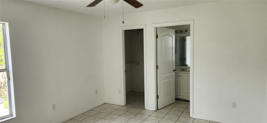 For Sale: $287,000 (4 beds, 2 baths, 1372 Square Feet)