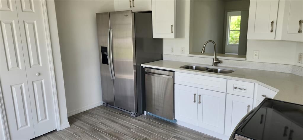 For Sale: $287,000 (4 beds, 2 baths, 1372 Square Feet)
