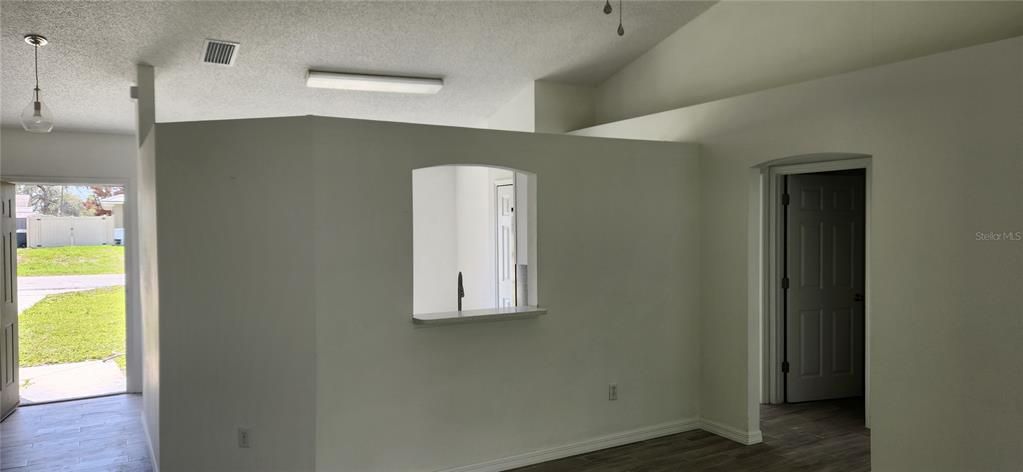 For Sale: $287,000 (4 beds, 2 baths, 1372 Square Feet)