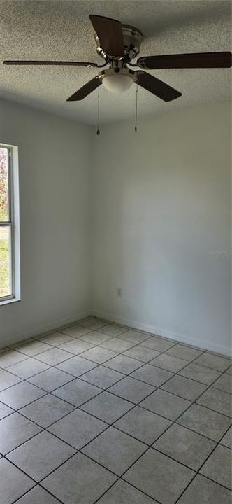 For Sale: $287,000 (4 beds, 2 baths, 1372 Square Feet)
