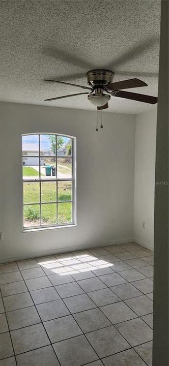 For Sale: $287,000 (4 beds, 2 baths, 1372 Square Feet)