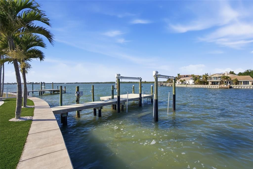For Sale: $1,299,000 (2 beds, 2 baths, 1563 Square Feet)