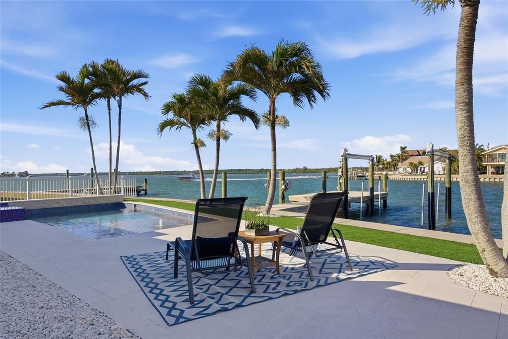 For Sale: $1,299,000 (2 beds, 2 baths, 1563 Square Feet)